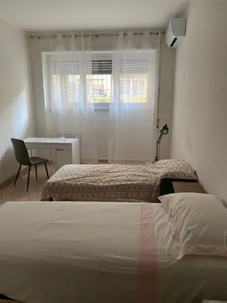 Image 1 - Via Cipro - Room for rent