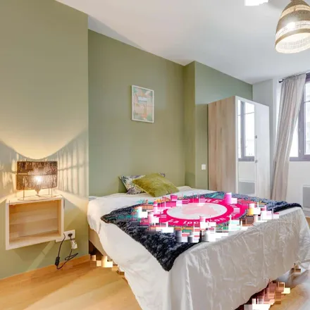 Rent this 2 bed room on 32 Avenue Lacassagne in 69003 Lyon, France
