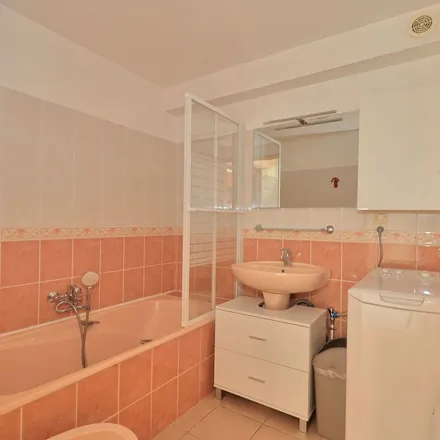 Image 6 - 348 Avenue Grassion-Cibrand, 34130 Mauguio, France - Apartment for rent