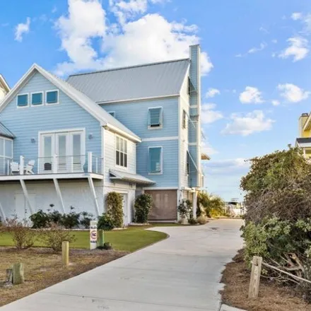 Buy this 6 bed house on 377 South 12th Street in Morehead City, NC 28557