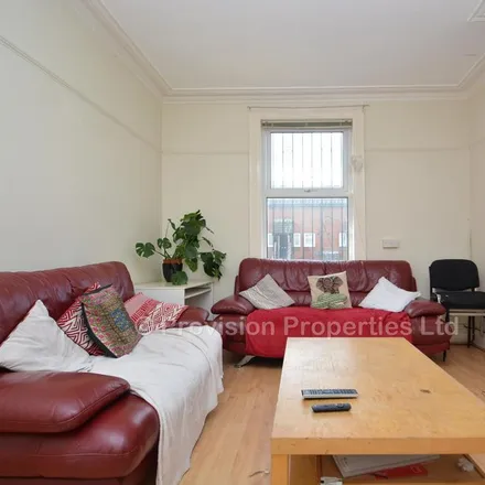 Rent this 6 bed townhouse on Ebor Mount in Leeds, LS6 1NS