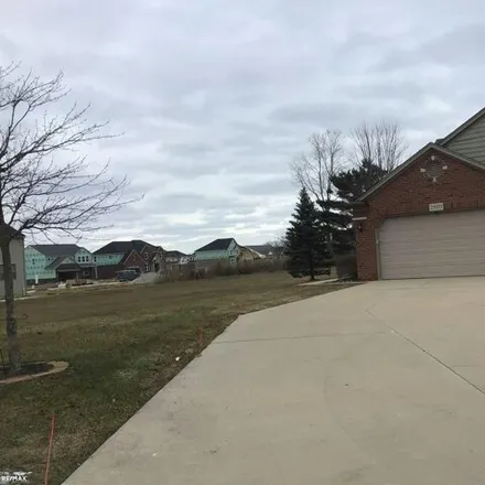 Buy this 2 bed condo on 28052 Kerwick Drive in Chesterfield Charter Township, MI 48051