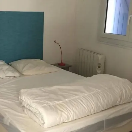 Rent this 2 bed townhouse on 85100 Les Sables-d'Olonne