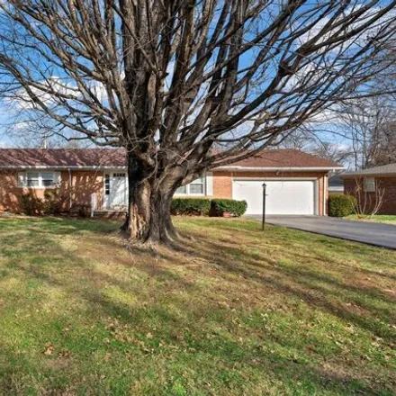 Image 2 - 1112 Glenview Way, Shawnee Estates, Bowling Green, KY 42104, USA - House for sale