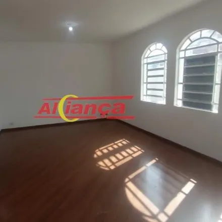 Rent this 3 bed house on Rua Maria Tereza in Picanço, Guarulhos - SP