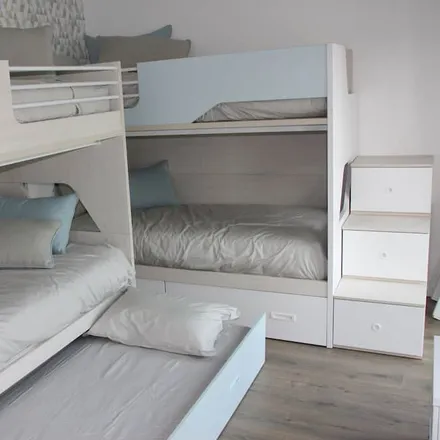 Rent this 3 bed apartment on Salir do Porto in Travessa do Apeadeiro, 2500-668 Caldas da Rainha
