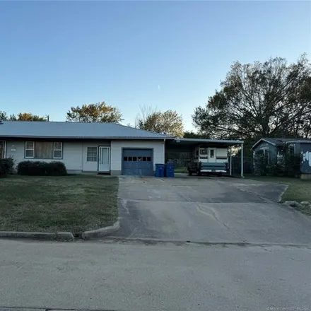 Image 2 - 774 West Adams Avenue, McAlester, OK 74501, USA - House for sale