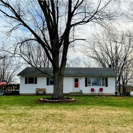 Buy this 3 bed house on 1296 County Road 2325 East in Shelby County, IL 62565