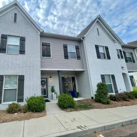 Buy this 4 bed condo on 114 Robbins Cir in Oxford, Mississippi