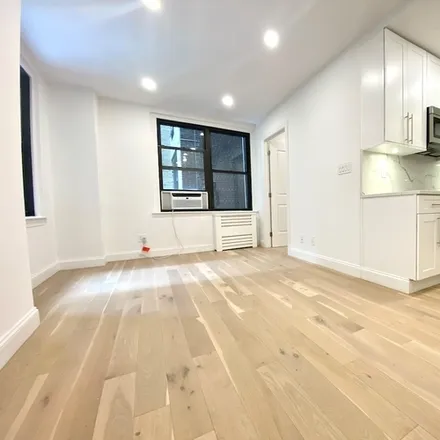 Rent this 3 bed apartment on 155 E 48th St