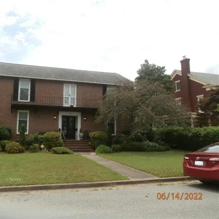 Buy this 4 bed house on 625 Nansemond Street in Portsmouth City, VA 23707