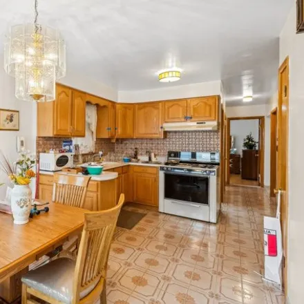Image 7 - 7305 West Olive Avenue, Chicago, IL 60631, USA - House for sale