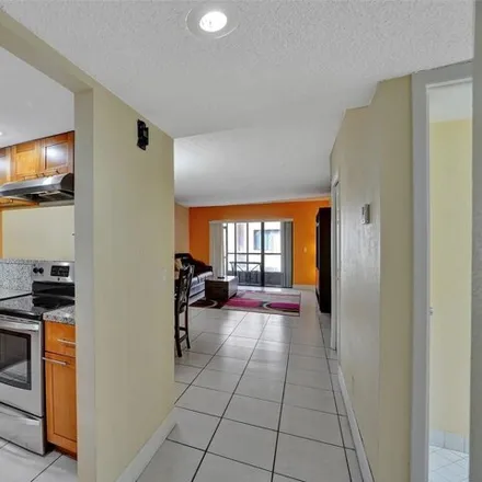 Image 9 - 150 Lakeview Drive, Weston, FL 33326, USA - Condo for sale