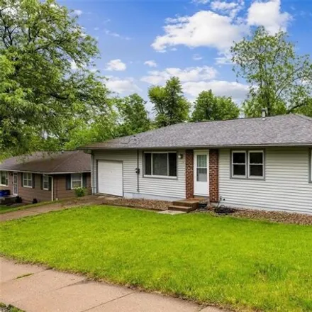 Buy this 4 bed house on 1349 Highwood Drive Northwest in Cedar Rapids, IA 52405