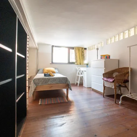 Rent this 5 bed room on Carabinieri - Comando Compagnia Porta Monforte in Via Filippino degli Organi, 20135 Milan MI