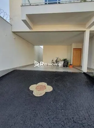 Rent this 4 bed house on Rua São Francisco de Assis in Vigilato Pereira, Uberlândia - MG