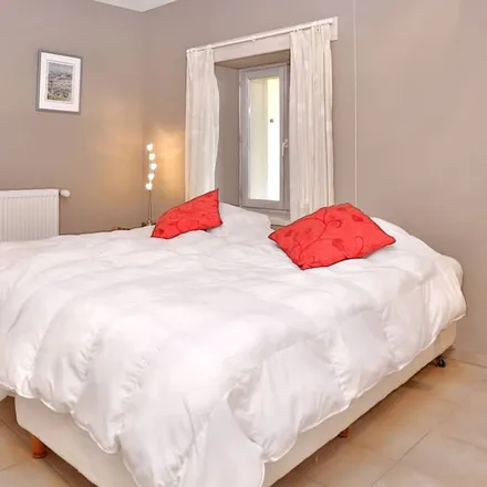 Rent this 5 bed townhouse on 24290 La Chapelle-Aubareil