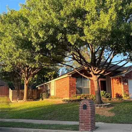 Buy this 3 bed house on 987 Whitener Drive in Euless, TX 76040