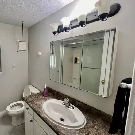 Image 2 - Surrey, BC V3T 1G4, Canada - House for rent