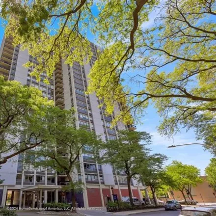 Buy this 2 bed condo on Sandburg Terrace in North LaSalle Drive, Chicago
