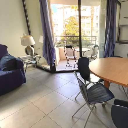 Image 8 - 2 Rue de Bône, 06400 Cannes, France - Apartment for rent