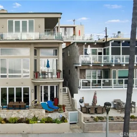 Rent this 3 bed house on 4401-4403 Ocean Drive in Manhattan Beach, CA 90266