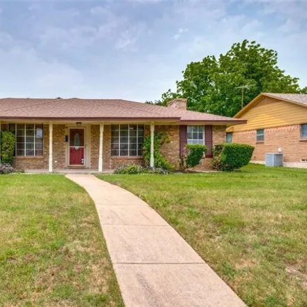 Buy this 3 bed house on 879 Sycamore Lane in Lancaster, TX 75146
