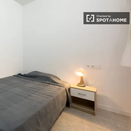 Rent this 7 bed room on Carrer de Castelao in 139-141, 08902 l'Hospitalet de Llobregat
