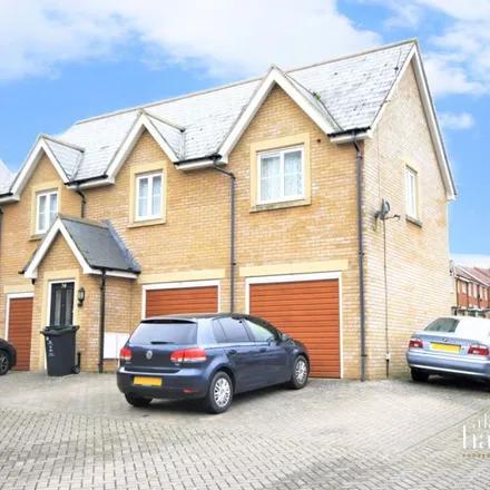 Rent this 2 bed apartment on Doulton Close in Swindon, SN25 2FX