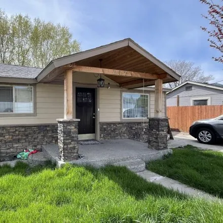 Buy this 3 bed house on 284 East R Street in Yakima, WA 98901