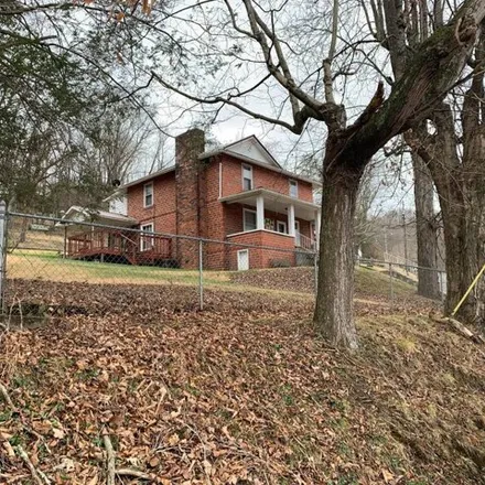 Image 6 - 102 Chestnut Street, Gassaway, Braxton County, WV 26624, USA - House for sale