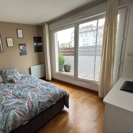 Rent this 3 bed house on Boulogne-Billancourt in Hauts-de-Seine, France