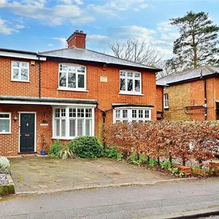 Buy this 3 bed duplex on Shaftesbury Road in Maybury Hill, Old Woking