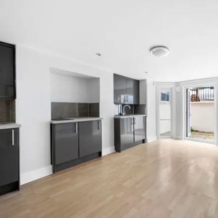 Image 1 - Fairfield South, London, KT1 2UL, United Kingdom - Apartment for rent