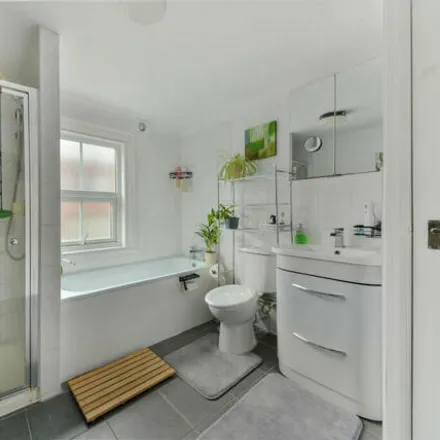 Image 7 - unnamed road, Stockwell Park, London, SW4 6QU, United Kingdom - Apartment for sale