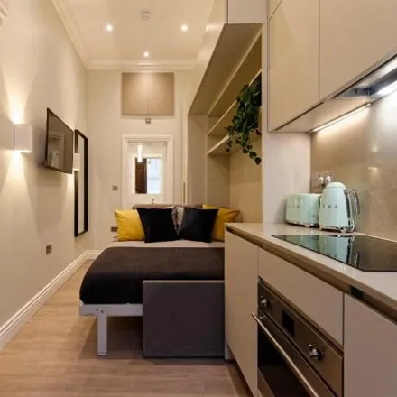 Rent this studio townhouse on 33 Nottingham Place in London, W1U 5EW