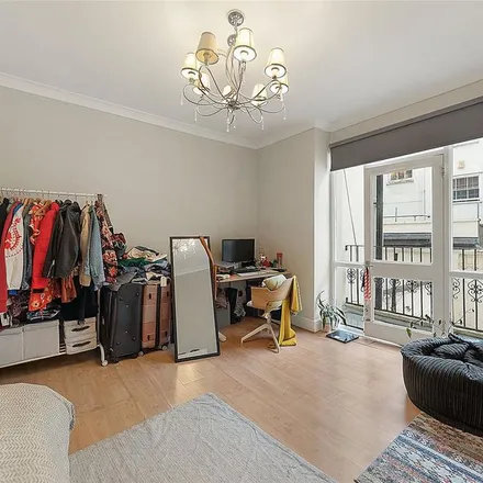 Rent this 1 bed townhouse on 6 Leinster Gardens in London, W2 3BH