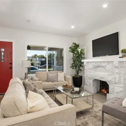 Image 6 - 3440 South Gramercy Place, Los Angeles, CA 90018, USA - House for sale