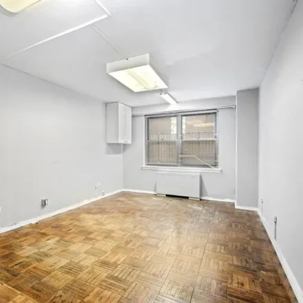 Image 2 - 55 East 87th Street, New York, NY 10128, USA - Apartment for sale