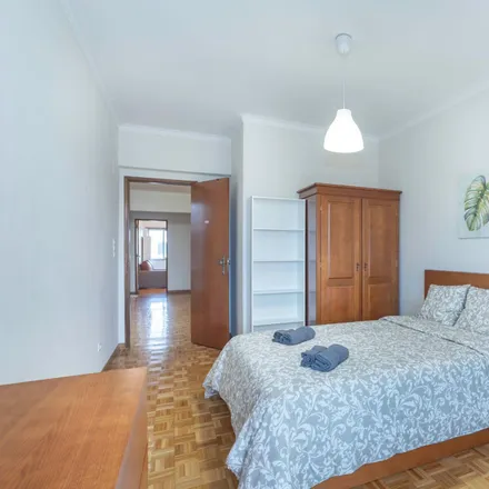 Rent this 4 bed room on Nata Morango in Avenida dos Bombeiros Voluntários, Pontinha