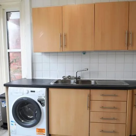 Rent this 6 bed apartment on Wilbury Crescent in Brighton, BN3 6FL