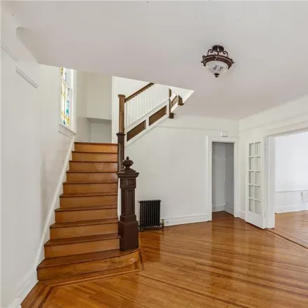 Image 6 - 753 East 22nd Street, New York, NY 11210, USA - House for sale