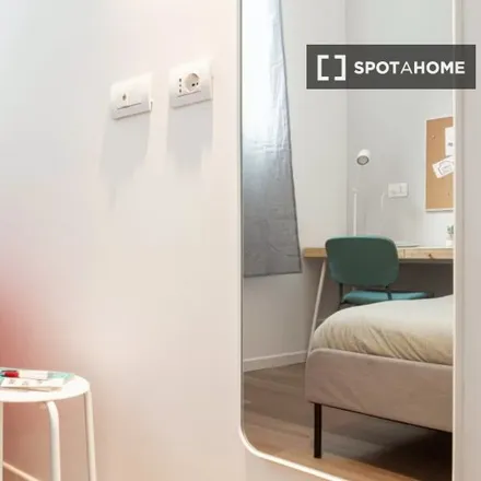 Rent this 2 bed apartment on Via Giacinto Bruzzesi in 20146 Milan MI, Italy