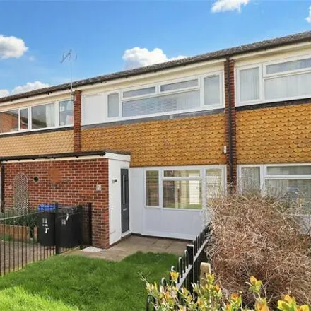 Buy this 2 bed townhouse on Kingfield Green in Kingfield Road, Old Woking