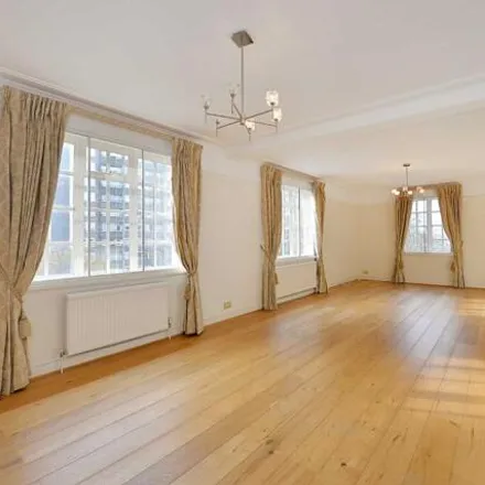 Rent this 4 bed room on Cropthorne Court in 20-28 Maida Vale, London