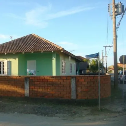 Rent this 3 bed house on FarmaFran in Avenida Santa Catarina, Enseada