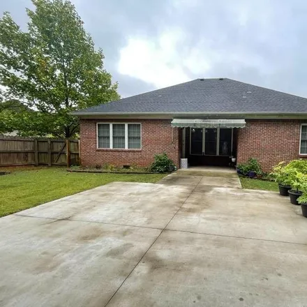 Buy this 3 bed house on 1541 Curling Way in Bowling Green, KY 42104