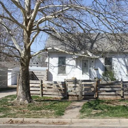 Buy this 2 bed house on 240 West Cleveland Street in Pratt, KS 67124