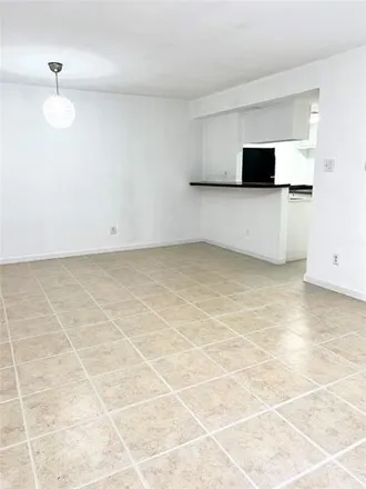 Image 7 - 7075 Bissonnet Street, Houston, TX 77074, USA - Condo for sale