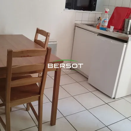 Image 3 - 6 Rue de la Porte de France, 90000 Belfort, France - Apartment for rent